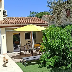  Hébergement de vacances Maisonnette Calme Avec Jardinet